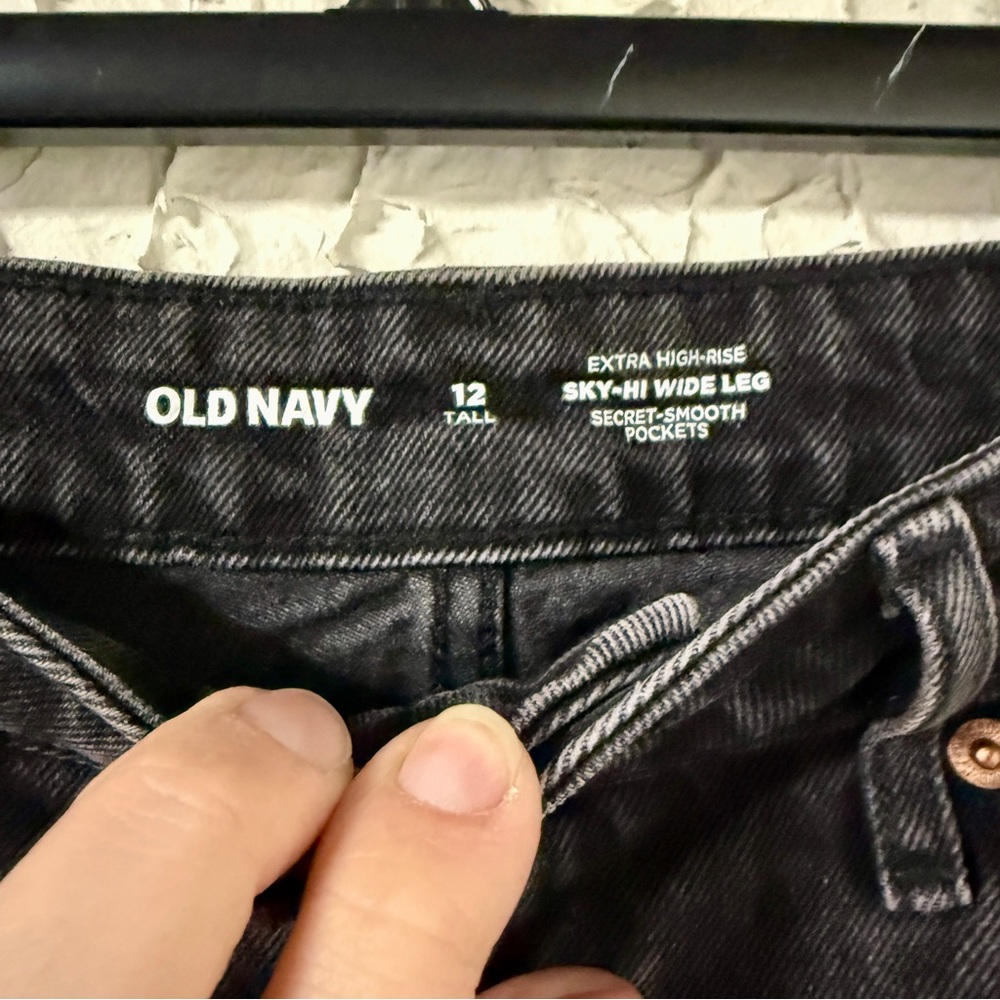 Old Navy Women's Straight Leg Black Jeans Tall - Picture 3 of 5